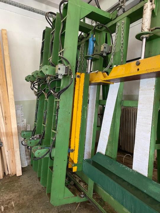 Holzbearbeitungsmaschinen und Anlagen einer Tischlerei-16