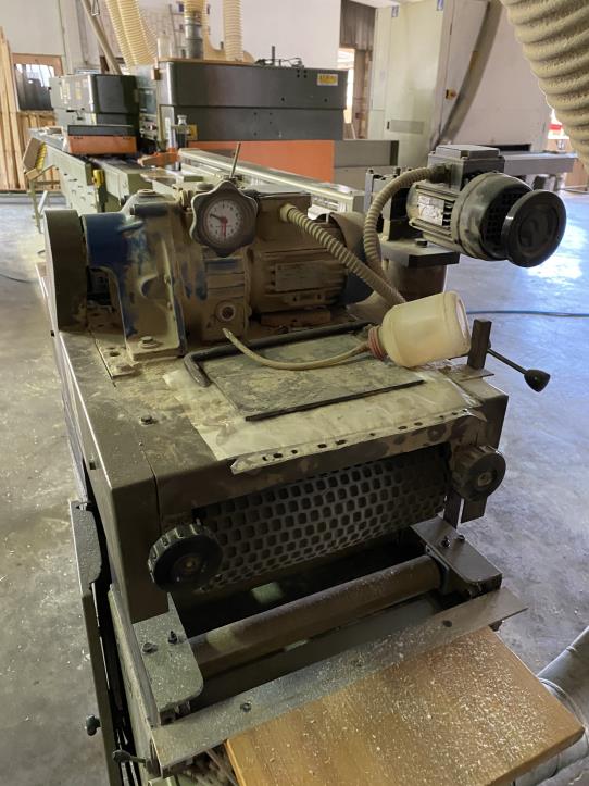 Holzbearbeitungsmaschinen und Anlagen einer Tischlerei-4