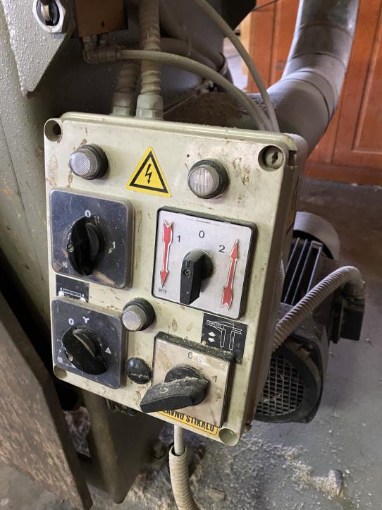 Holzbearbeitungsmaschinen und Anlagen einer Tischlerei-5