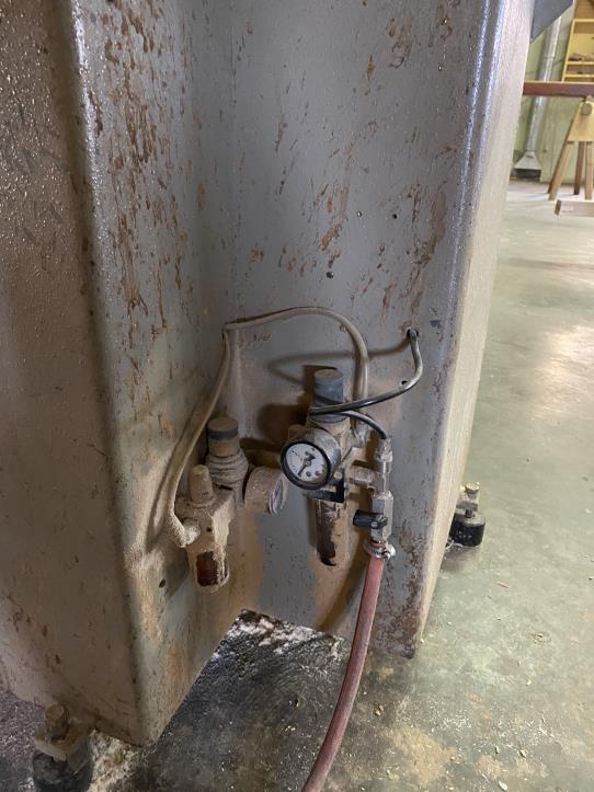 Holzbearbeitungsmaschinen und Anlagen einer Tischlerei-6