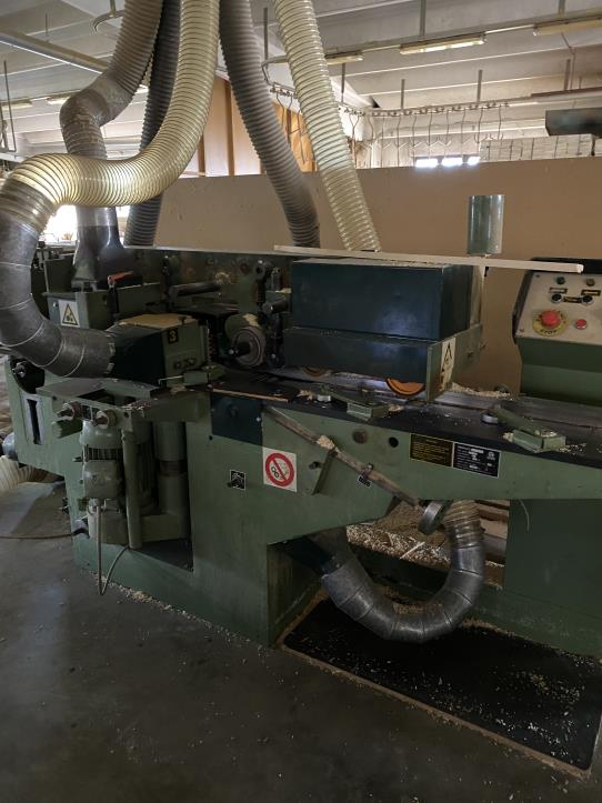 Holzbearbeitungsmaschinen und Anlagen einer Tischlerei-1