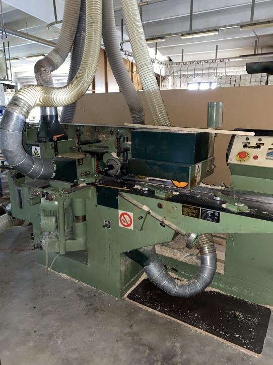 Holzbearbeitungsmaschinen und Anlagen einer Tischlerei-2