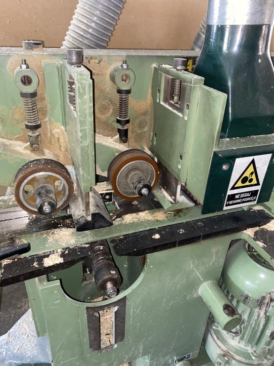 Holzbearbeitungsmaschinen und Anlagen einer Tischlerei-5