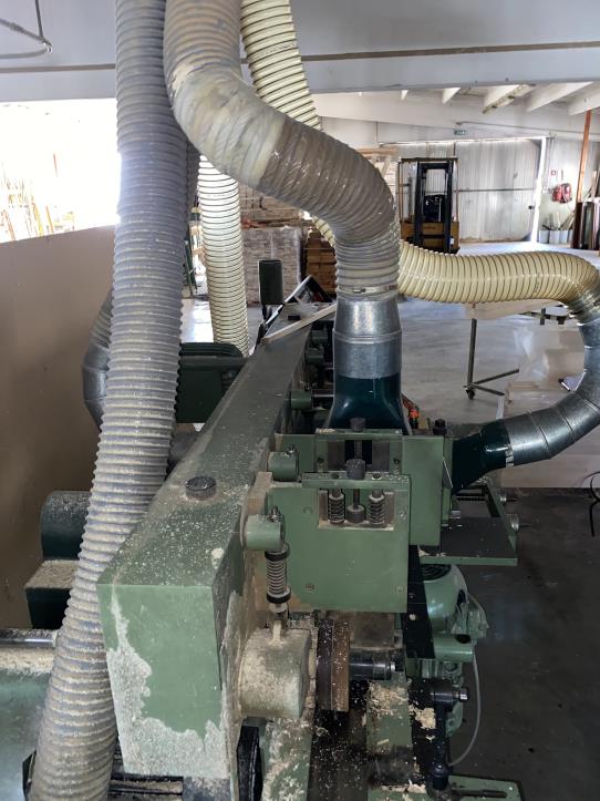 Holzbearbeitungsmaschinen und Anlagen einer Tischlerei-6