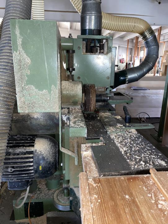 Holzbearbeitungsmaschinen und Anlagen einer Tischlerei-7