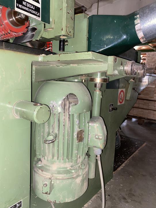 Holzbearbeitungsmaschinen und Anlagen einer Tischlerei-8