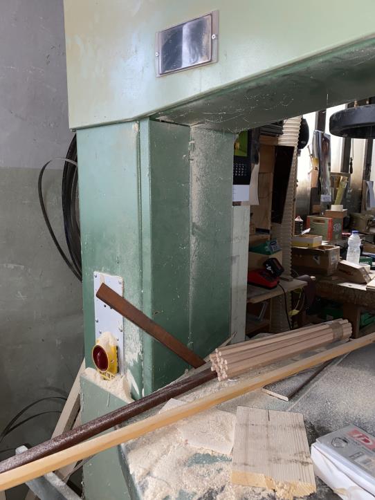 Holzbearbeitungsmaschinen und Anlagen einer Tischlerei-4