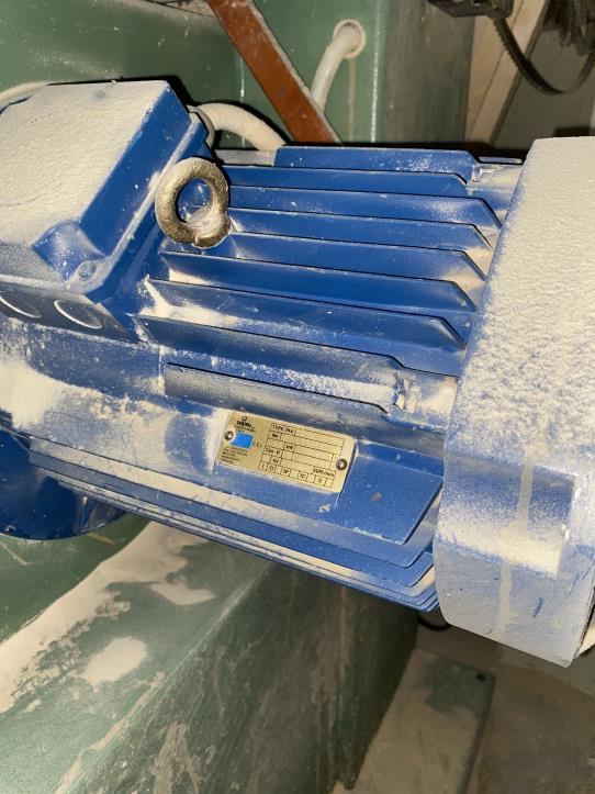 Holzbearbeitungsmaschinen und Anlagen einer Tischlerei-6