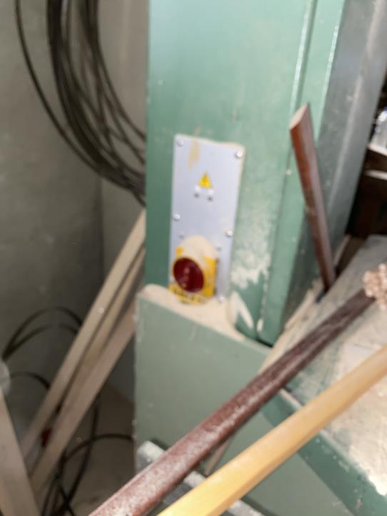 Holzbearbeitungsmaschinen und Anlagen einer Tischlerei-7