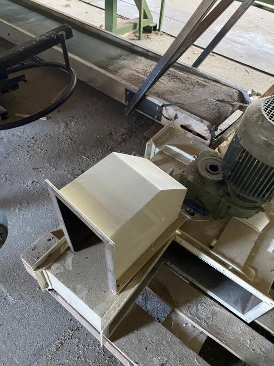 Holzbearbeitungsmaschinen und Anlagen einer Tischlerei-3