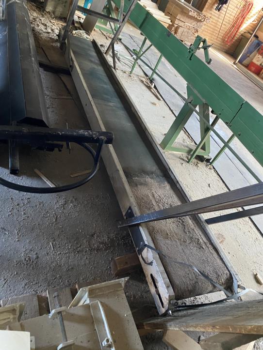 Holzbearbeitungsmaschinen und Anlagen einer Tischlerei-6