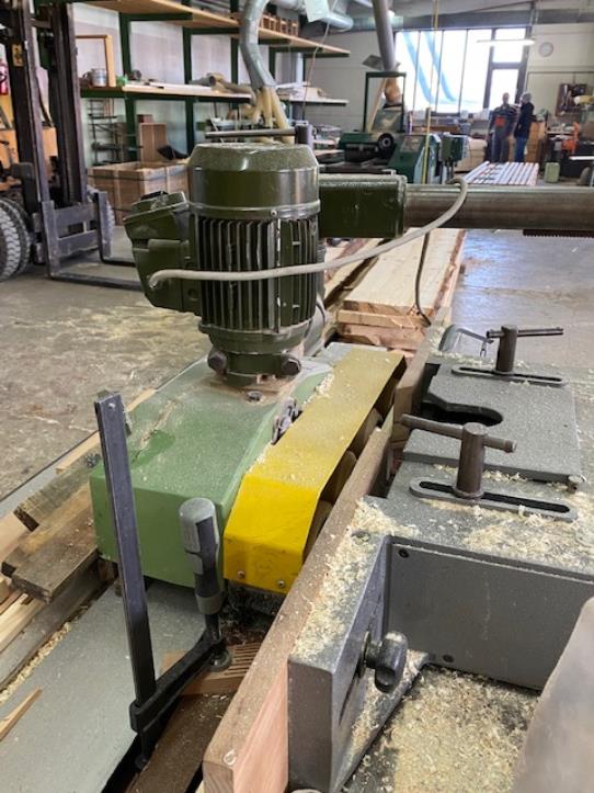 Holzbearbeitungsmaschinen und Anlagen einer Tischlerei-7