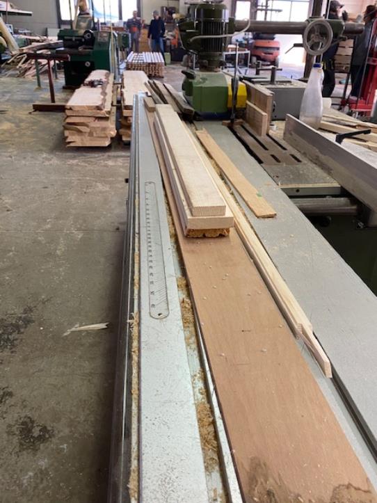Holzbearbeitungsmaschinen und Anlagen einer Tischlerei-8