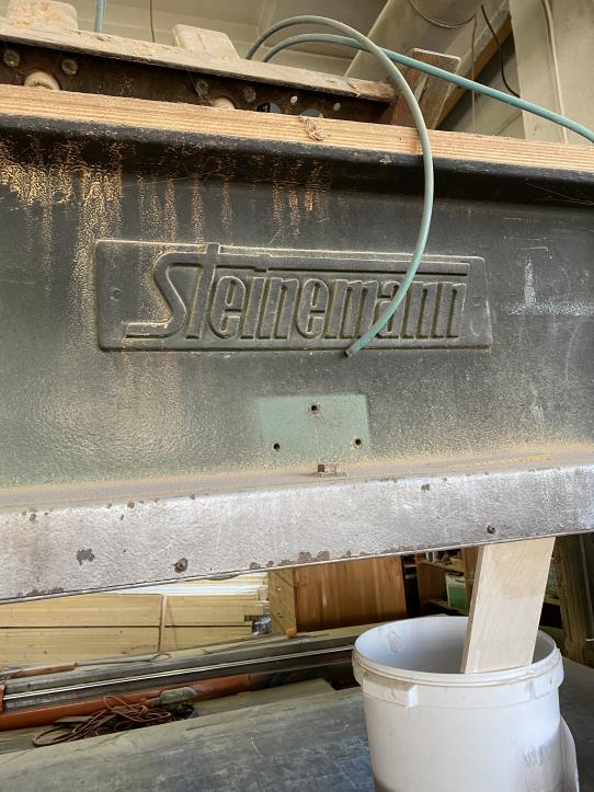 Holzbearbeitungsmaschinen und Anlagen einer Tischlerei-4