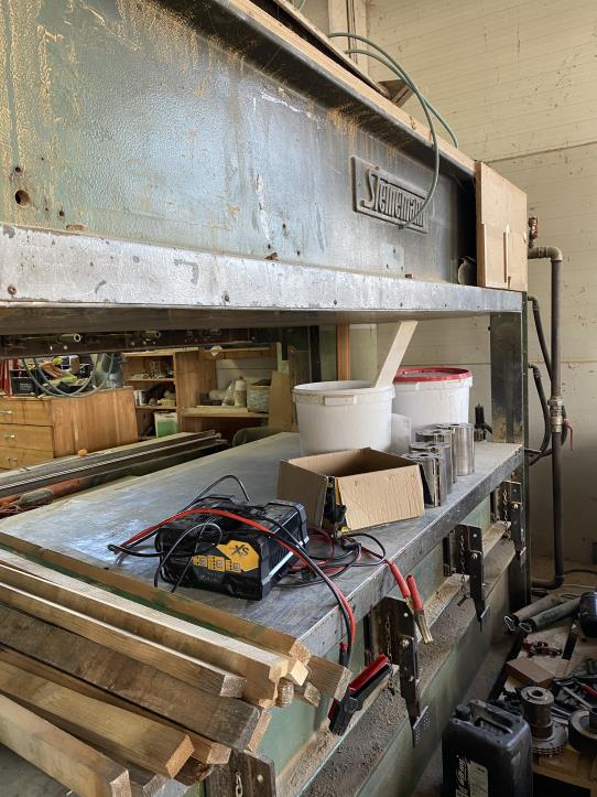 Holzbearbeitungsmaschinen und Anlagen einer Tischlerei-5
