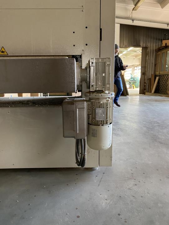 Holzbearbeitungsmaschinen und Anlagen einer Tischlerei-4