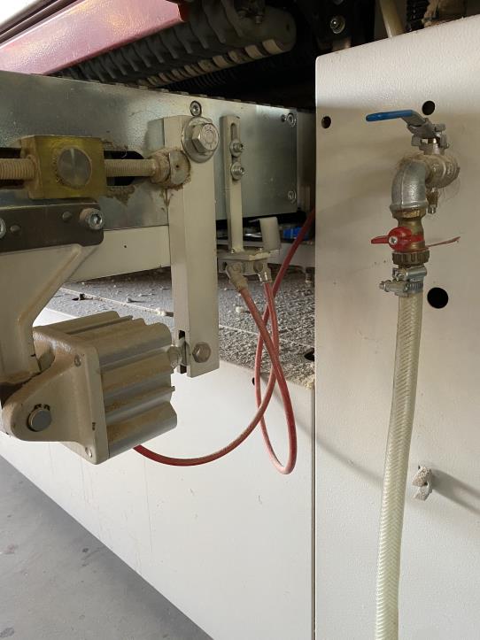 Holzbearbeitungsmaschinen und Anlagen einer Tischlerei-7