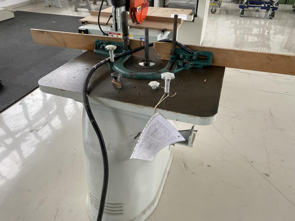 Kovoobrábecí stroje a pracovní obuv-2