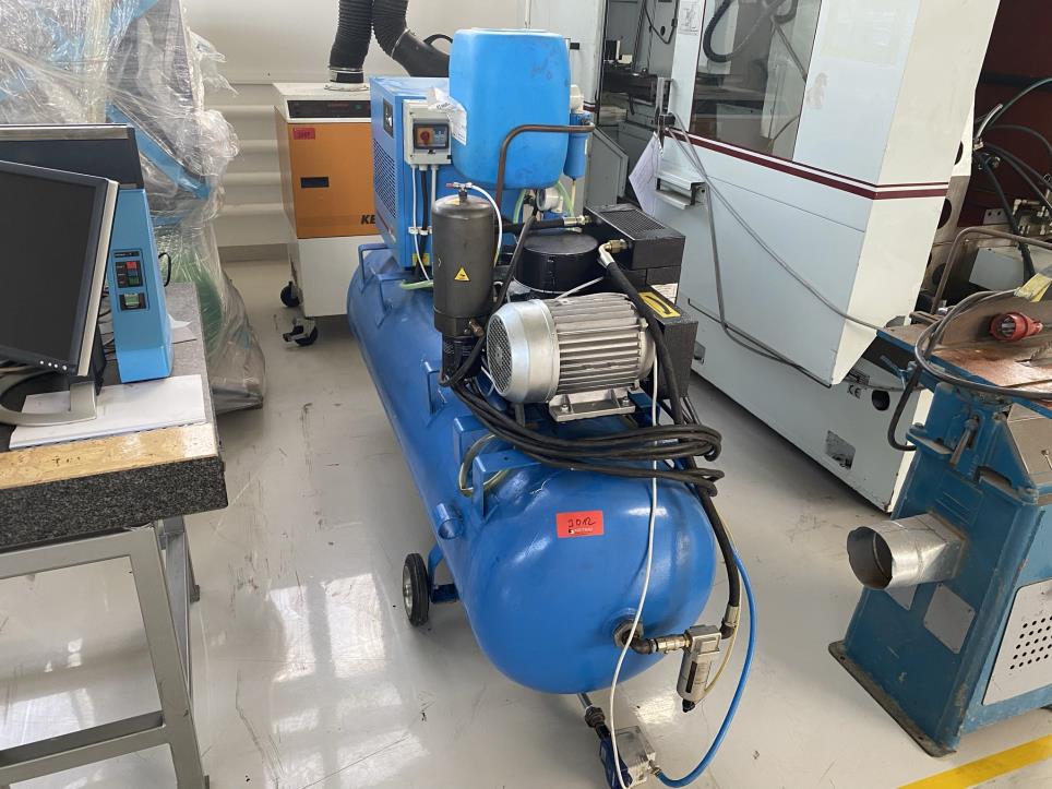 Metal working machines and work equipment (safety shoes)-1