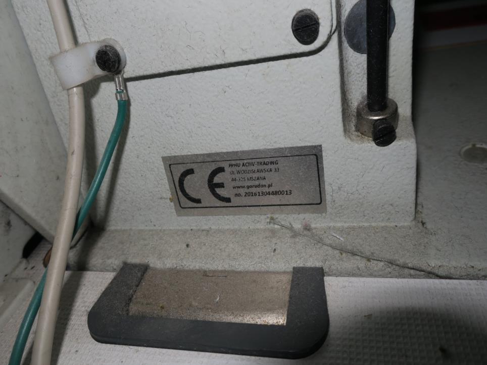 Stroje v továrně na nábytek-4