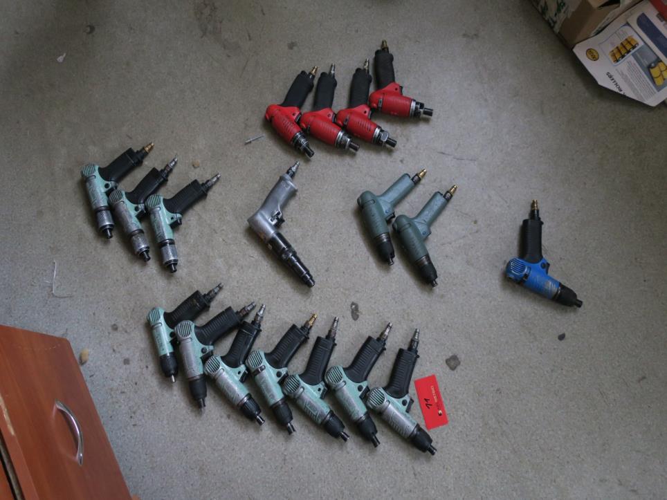 Stroje v továrně na nábytek-1