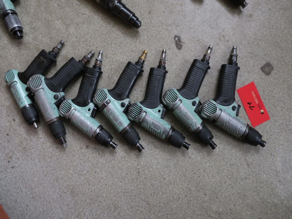 Stroje v továrně na nábytek-2