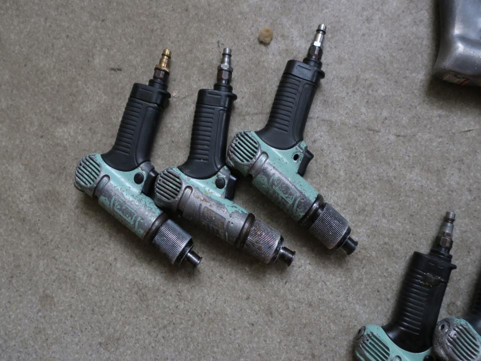 Stroje v továrně na nábytek-3