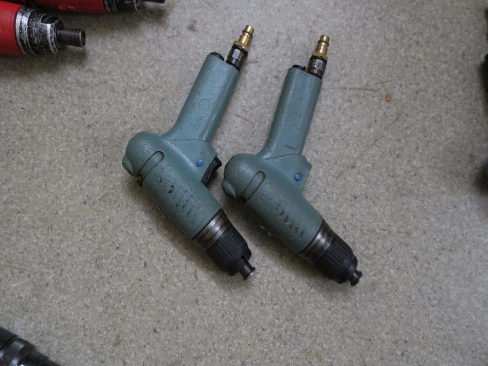 Stroje v továrně na nábytek-5