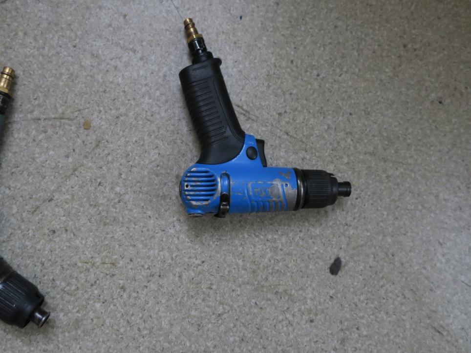 Stroje v továrně na nábytek-6