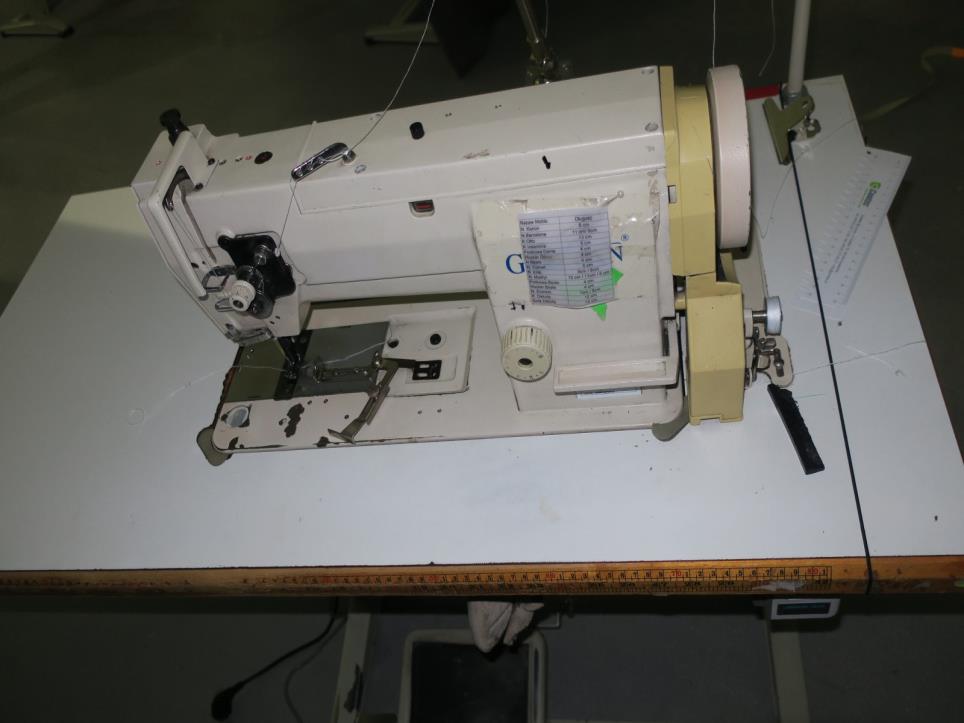 Maschinen einer Möbelfabrik-2