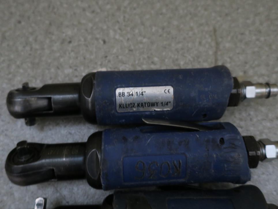 Stroje v továrně na nábytek-2