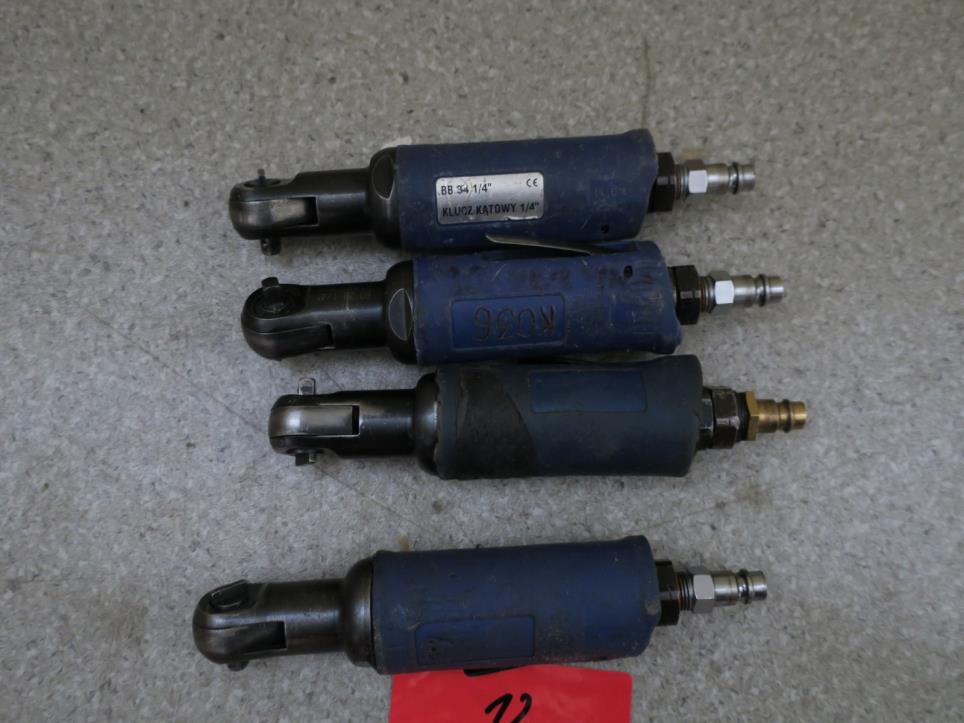 Stroje v továrně na nábytek-3