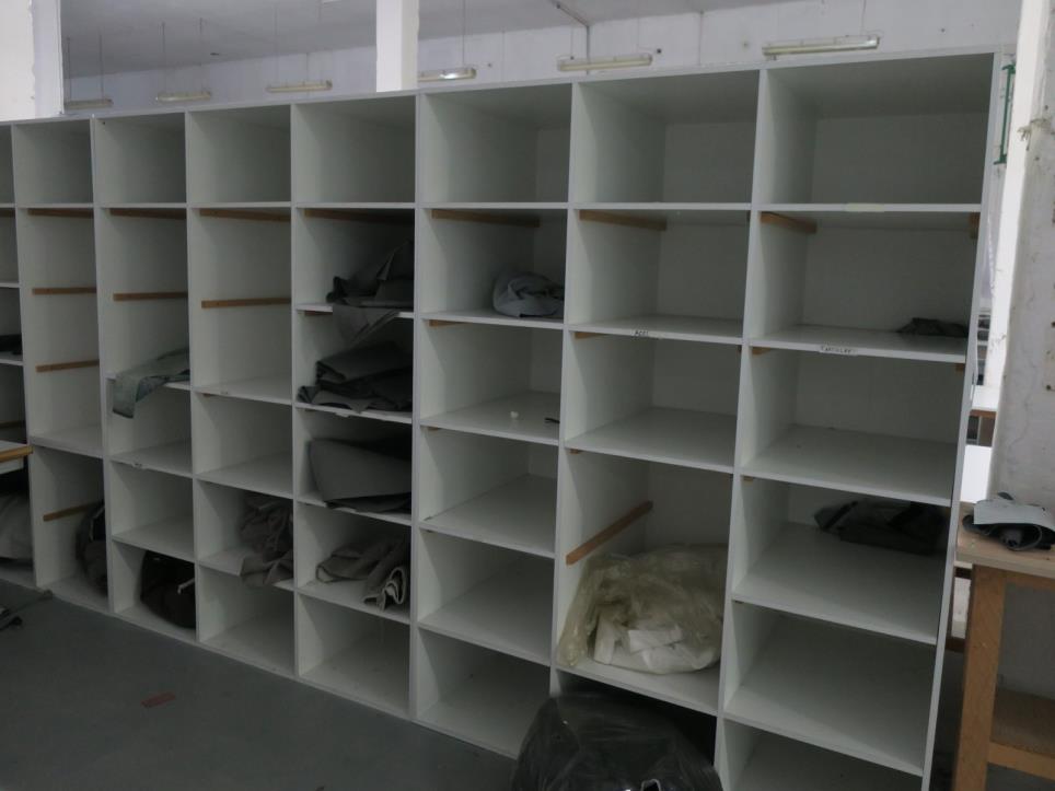 Maschinen einer Möbelfabrik-2