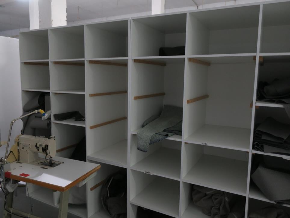 Maschinen einer Möbelfabrik-3