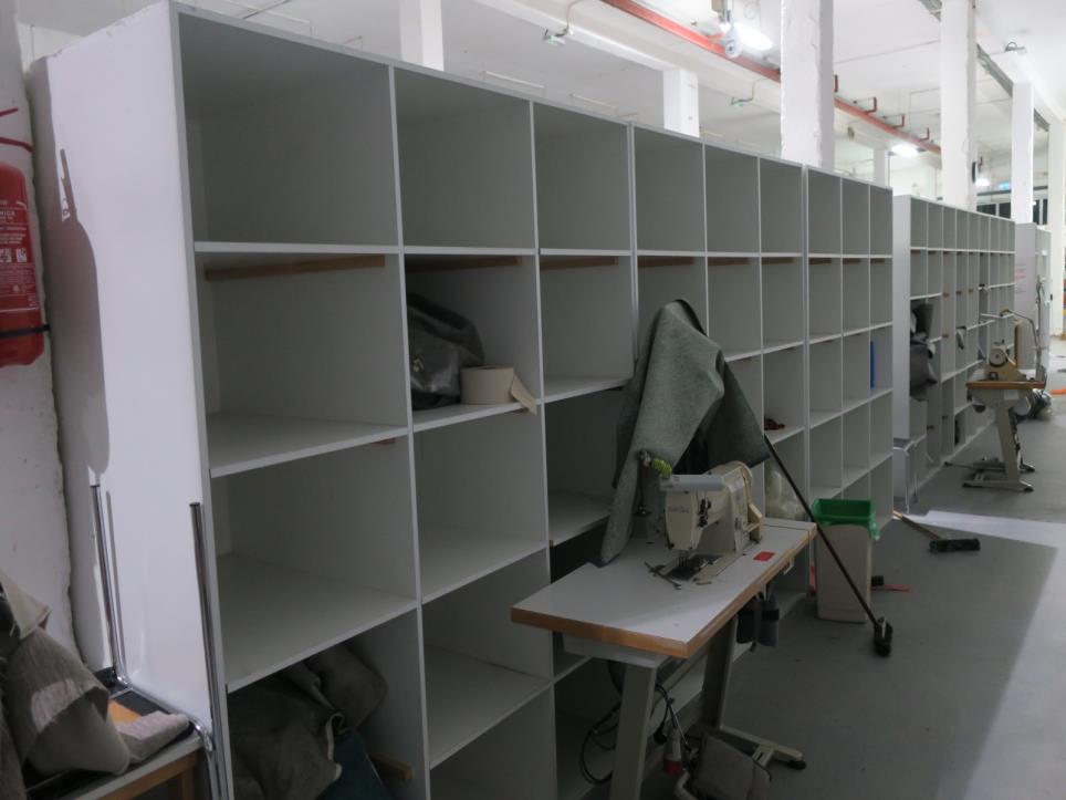 Maschinen einer Möbelfabrik-4