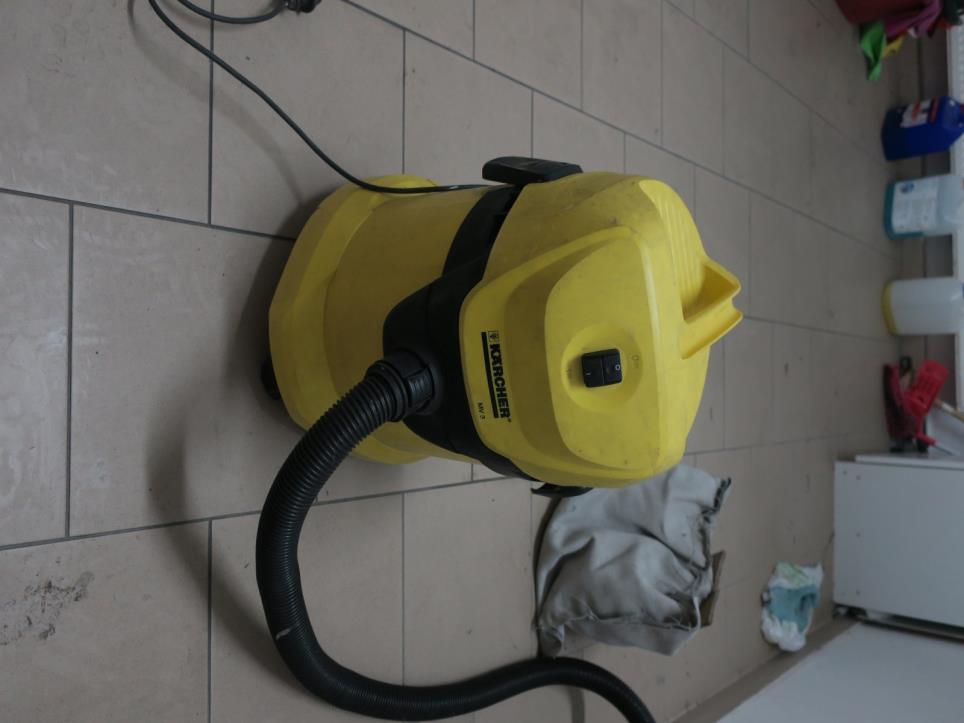 Stroji v tovarni pohištva-2