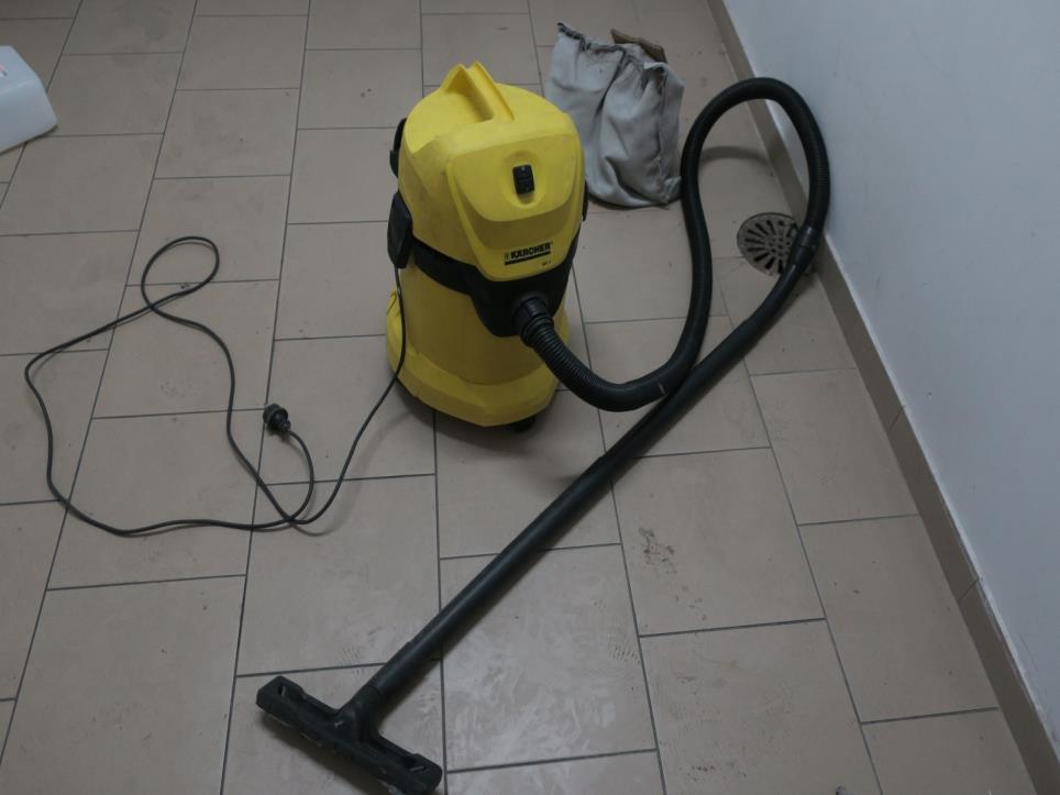 Stroji v tovarni pohištva-3