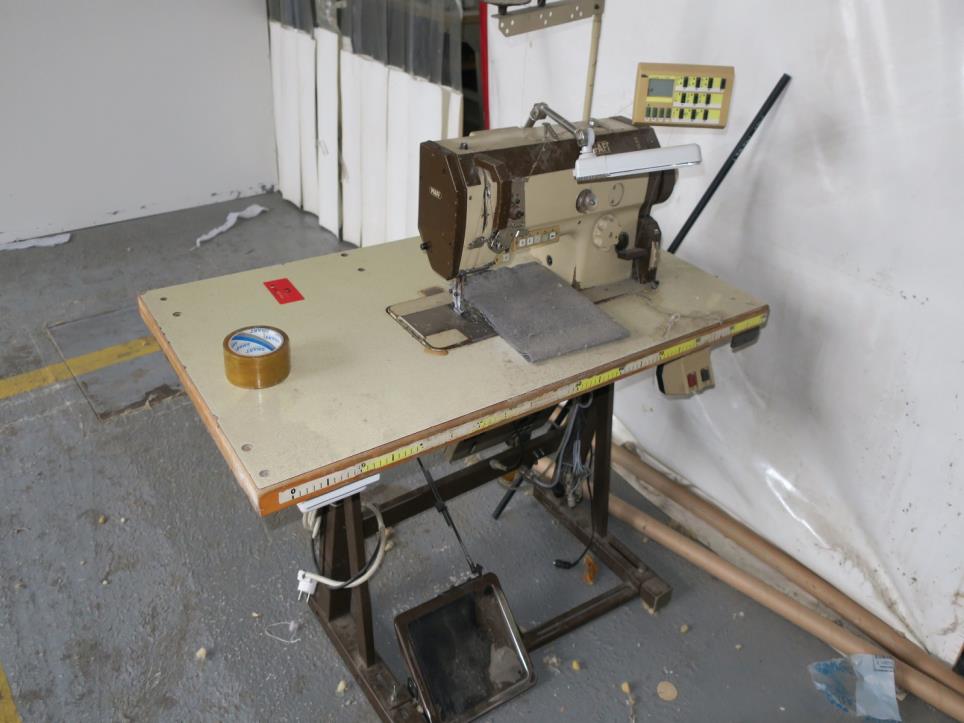 Stroje v továrně na nábytek-1