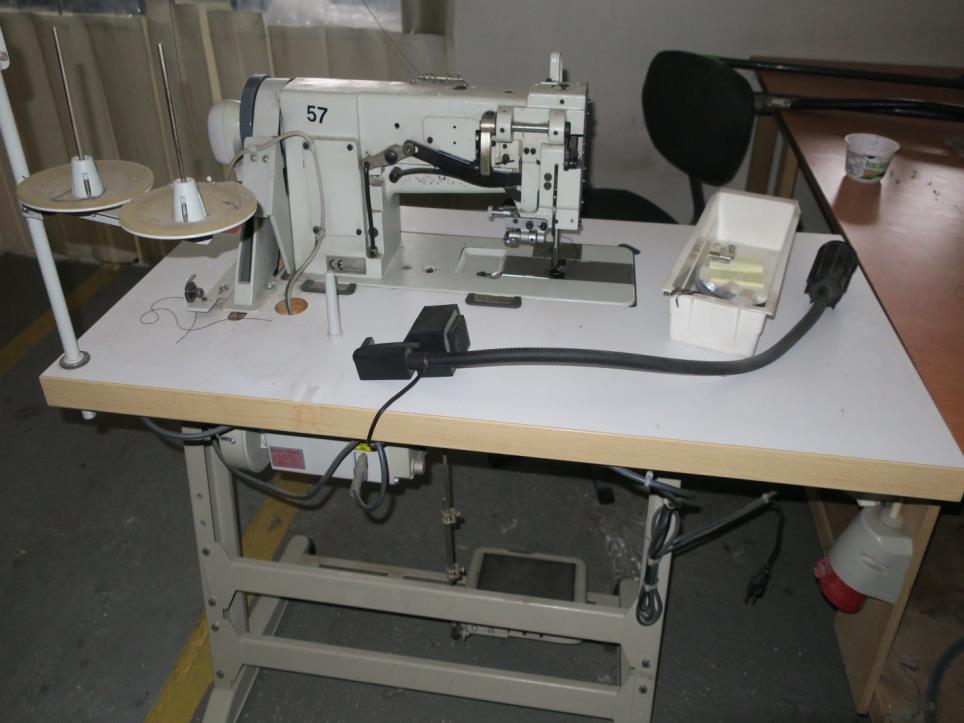 Stroje v továrně na nábytek-3