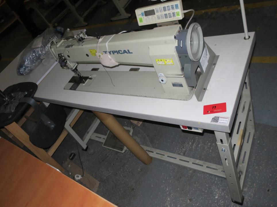 Stroje v továrně na nábytek-3