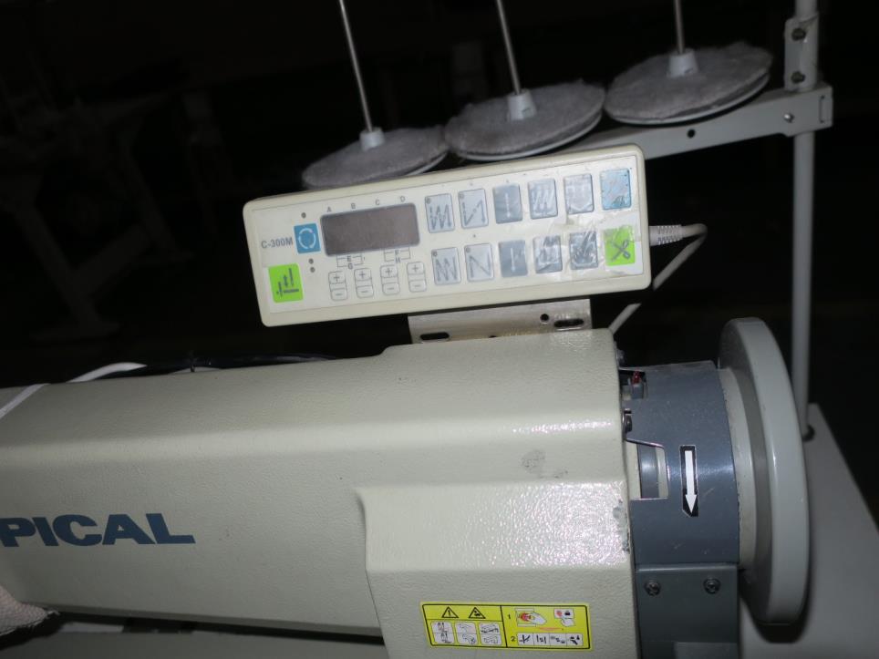 Stroje v továrně na nábytek-4