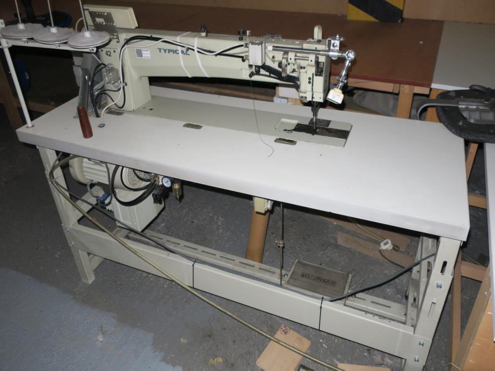 Stroje v továrně na nábytek-2