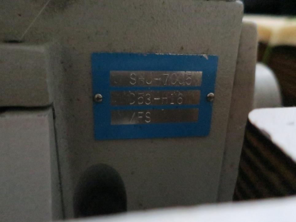 Máquinas en una fábrica de muebles-3