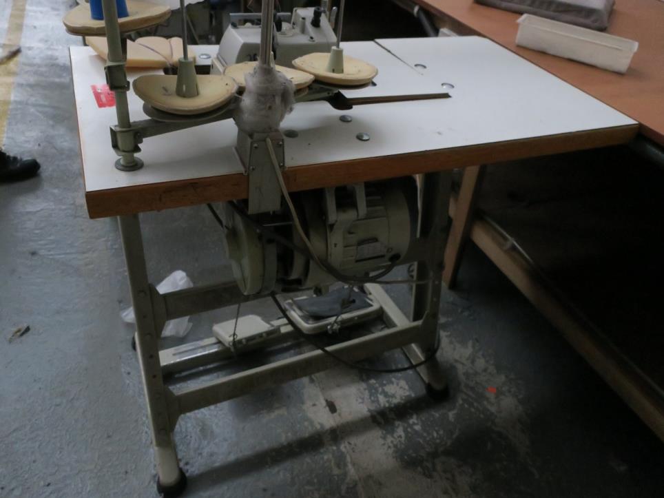 Stroje v továrně na nábytek-4