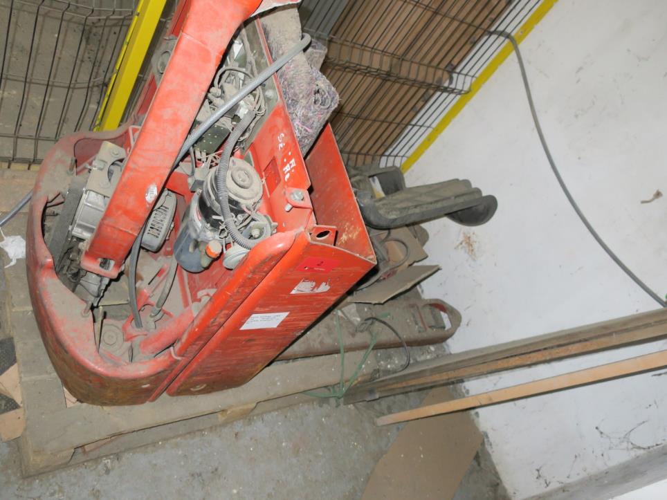 Stroji v tovarni pohištva-2