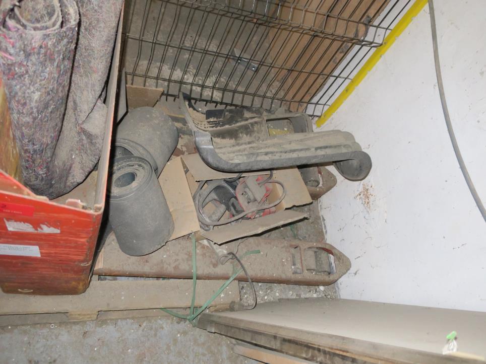 Stroji v tovarni pohištva-4