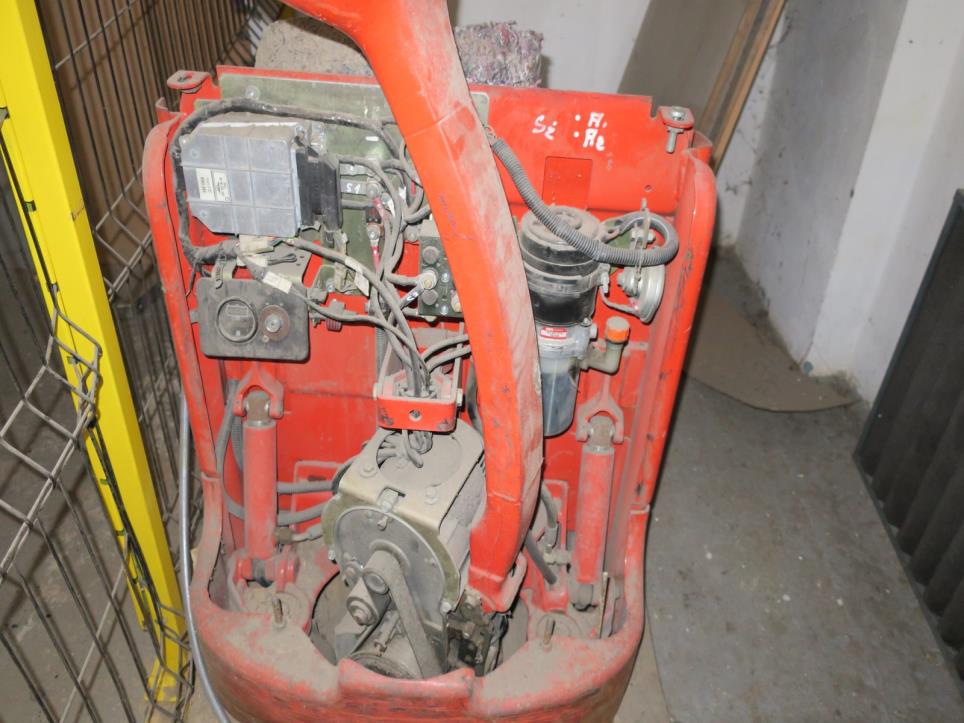 Stroji v tovarni pohištva-3