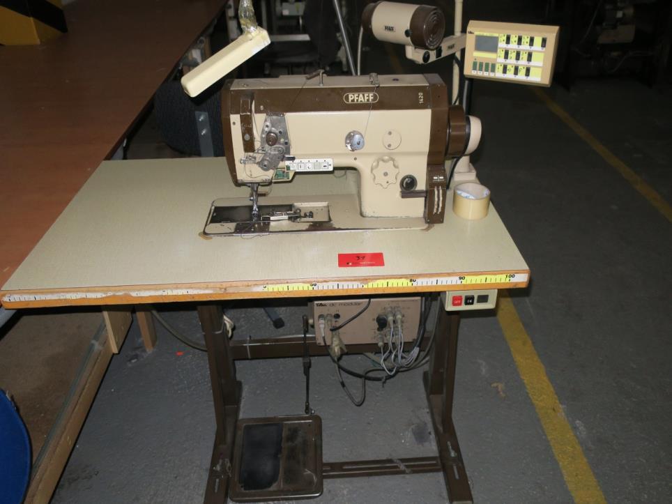 Máquinas en una fábrica de muebles-1