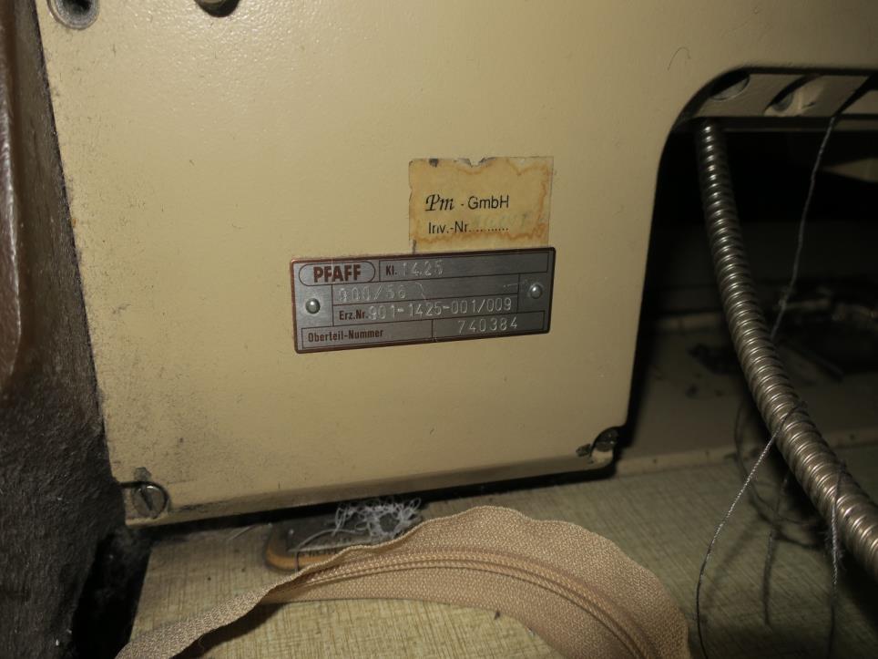 Máquinas en una fábrica de muebles-4