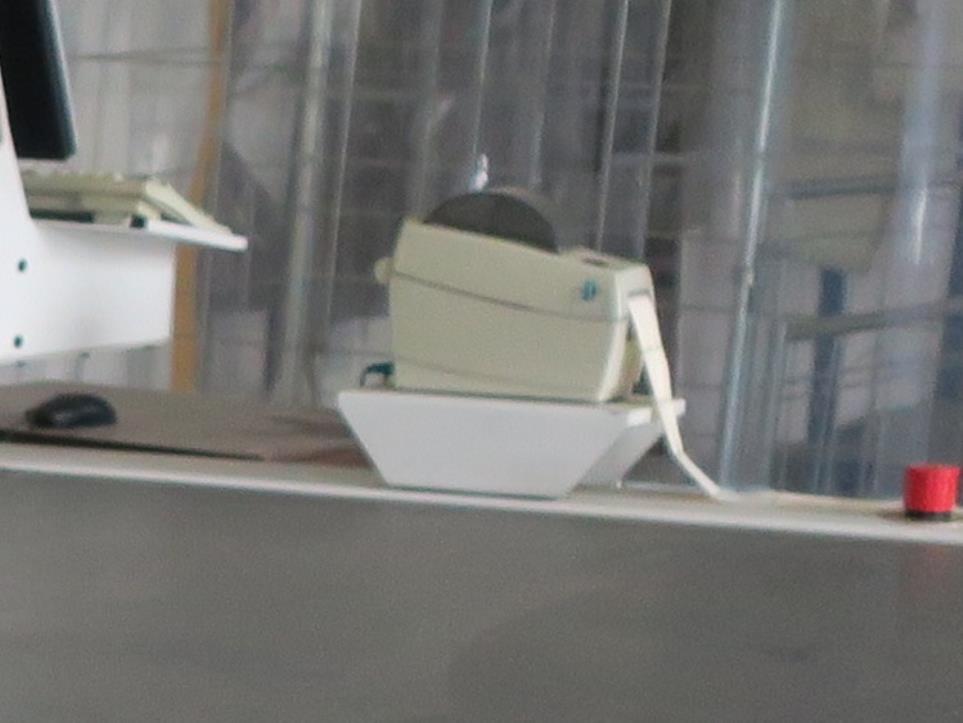 Stroje v továrně na nábytek-2